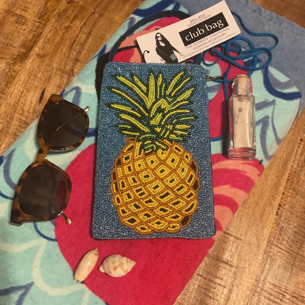 NWT Bamboo Trading Company Club Bag Beaded Pineapple crossbody beach resort